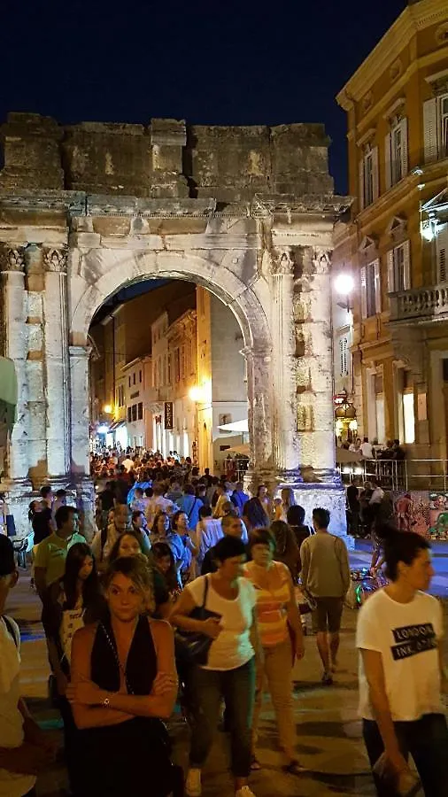 La Dolce Vita Apartments In The City Center With Private Parking Pula